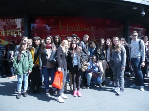 Devant Madame Tussauds