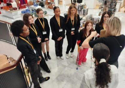 Elèves de seconde Métiers de la relation client à l'inauguration du magasin Les Galeries Lafayette - novembre 2024