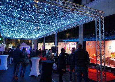 Elèves de seconde Métiers de la relation client à l'inauguration des vitrines de Noël - Galeries Lafayette - décembre 2024