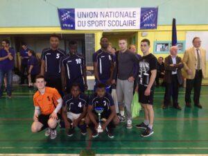 Le lycée Lurçat reçoit le trophée du fair-play.