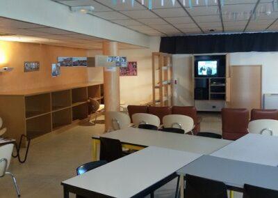 Intérieur de l'internat pour les filles au lycée Jacques Monod