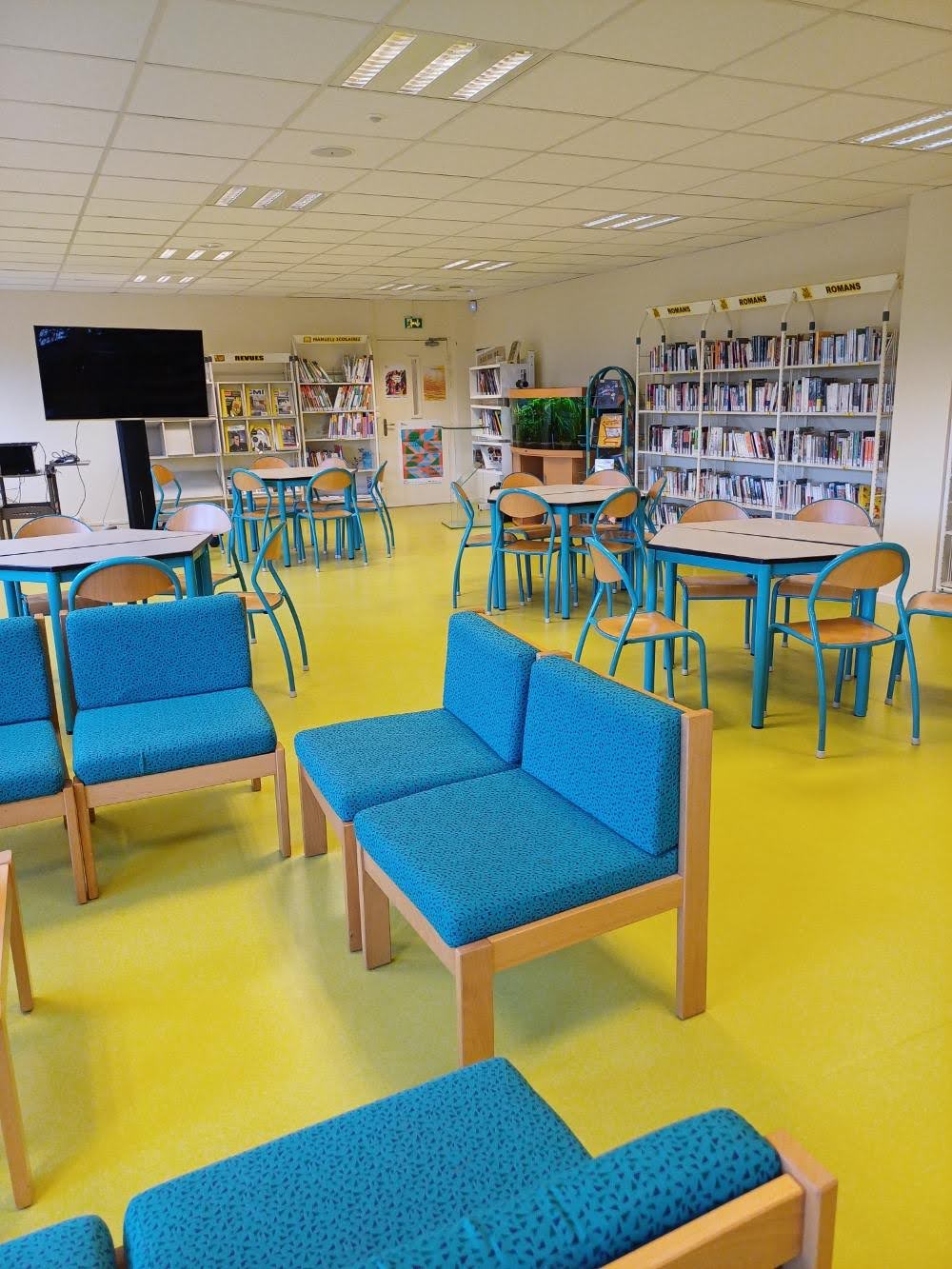 CDI du lycée Jean Lurçat Intérieur du CDI du Lycée Jean Lurçat